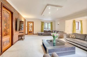 Lounge- click for photo gallery